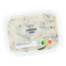 Ambachtelijke sellerie of komkommer salade